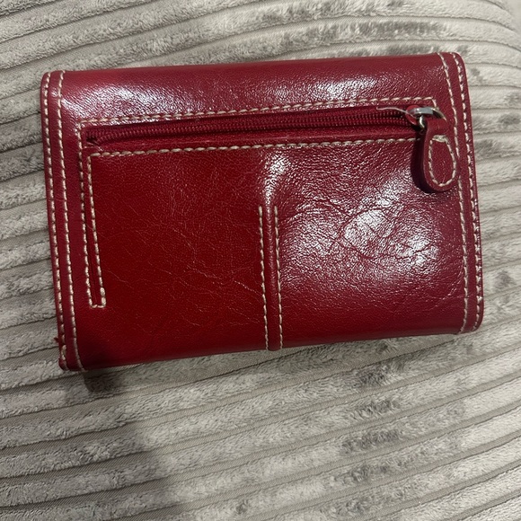 Liz Claiborne Red Leather Wallet - Picture 3 of 3